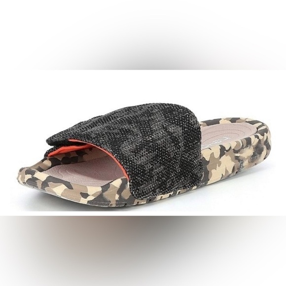 HEY DUDE MEN\'S PHOENIX SOX CAMOUFLAGE SLIDES
